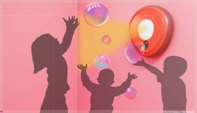 Dispositivo libera desinfetante em forma de bolhas de sabão para crianças se prevenirem da Covid-19